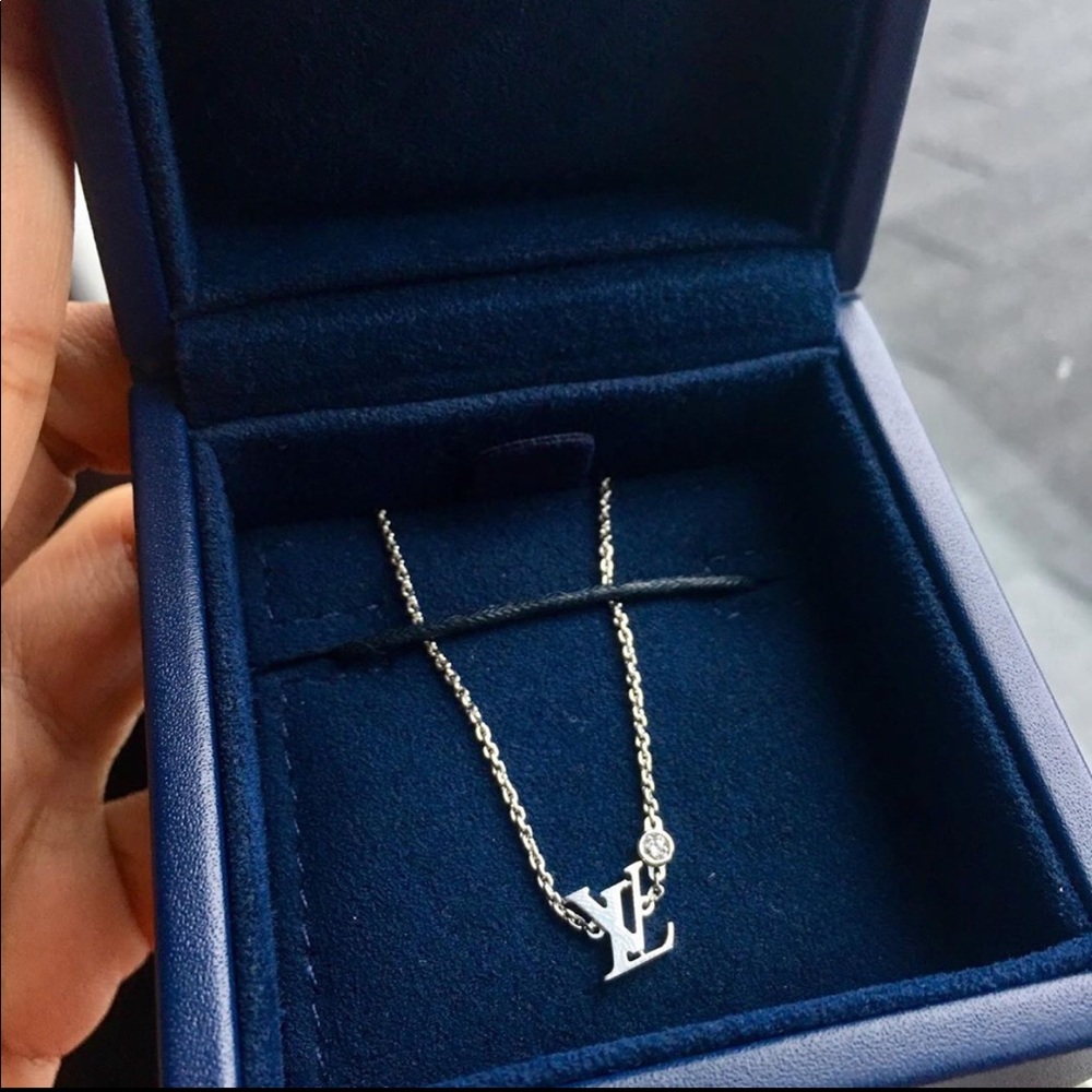 Louis Vuitton 18k gold necklace with diamond